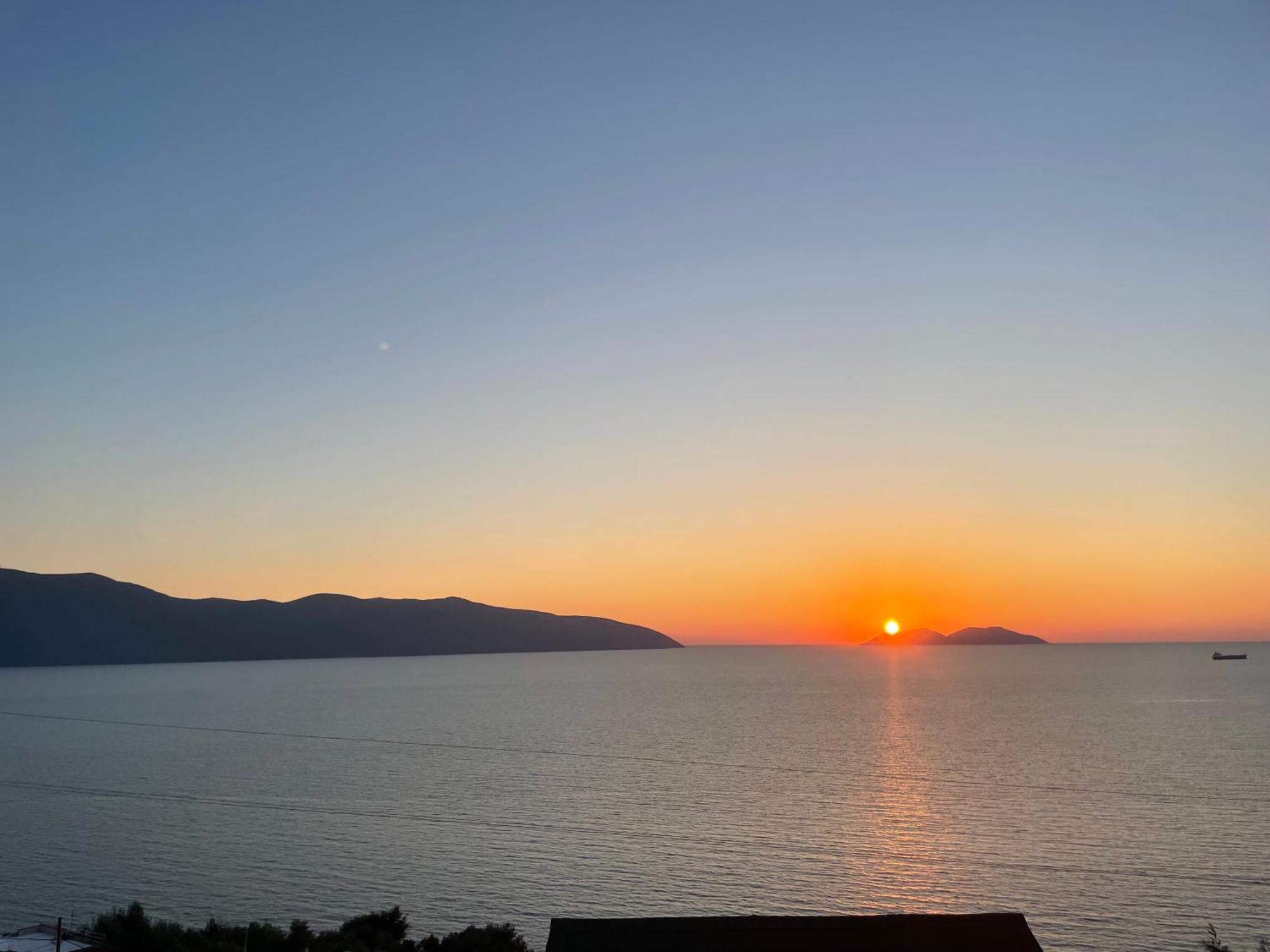 Sunset Vista Guesthouse Vlorë Buitenkant foto