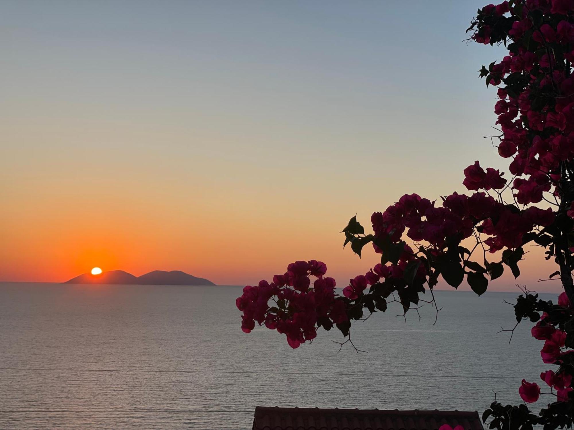 Sunset Vista Guesthouse Vlorë Buitenkant foto
